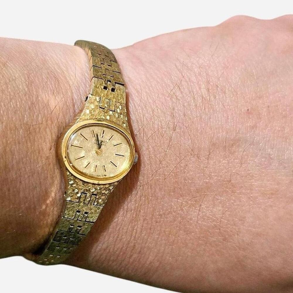 Vintage 1984 seiko 2c20 dress watch